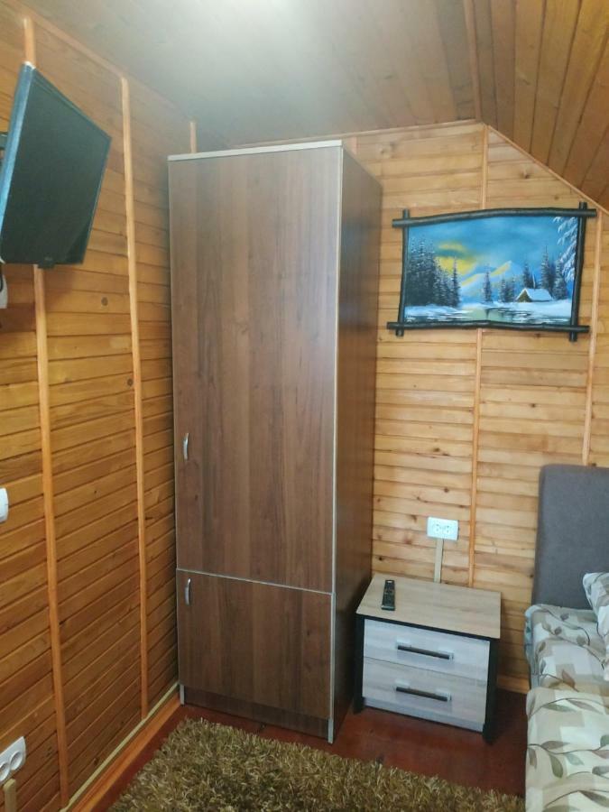 クワイスィア У Оксаниゲストハウス エクステリア 写真